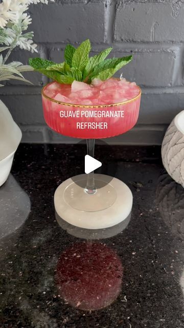 Dayna Ferraro on Instagram: "GUAVA POMEGRANATE REFRESHER 

Fresh pomegranates middled
2 oz Gin
1 oz Lime Juice
Shake up and strain over ice. 
Top off with Guava Juice 

#cocktailideas #guava #pomegranate #easyideas #easyrecipes" Guava Mocktail, Guava Juice, Christmas Cocktail, Pomegranate Juice, Lime Juice, Pomegranate, Gin, Juice, Easy Meals