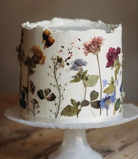 Wildflower Cake, Edible Flowers Cake, Cake With Flowers, Birthday Cake With Flowers, Wildflower Baby Shower, Floral Wedding Cake, Simple Wedding Cake, Cake Trends, Wedding Cakes With Flowers