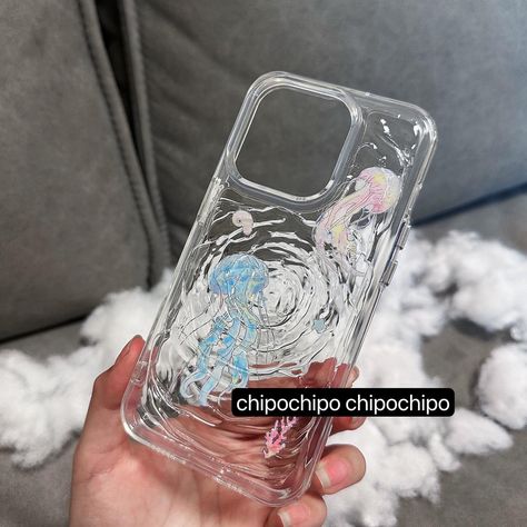 Jellyfish Ripples Epoxy phone case, available for all iPhone & Samsung phone More details check my Bio For the epoxy case, the processing time is about 15-20 days. #epoxy #epoxyphonecase #resinphonecase #animalphonecase #jellyfish #jellyfishdesign #epoxydiy #handmadephonecase #zflip5 #zflipcase #zflip4case Jellyfish Phone Case, Water Phone Case, Clear Phone Case Design, Cream Decor, Jellyfish Design, My Style Bags, Handmade Phone Case, Animal Phone Cases, Case Ideas