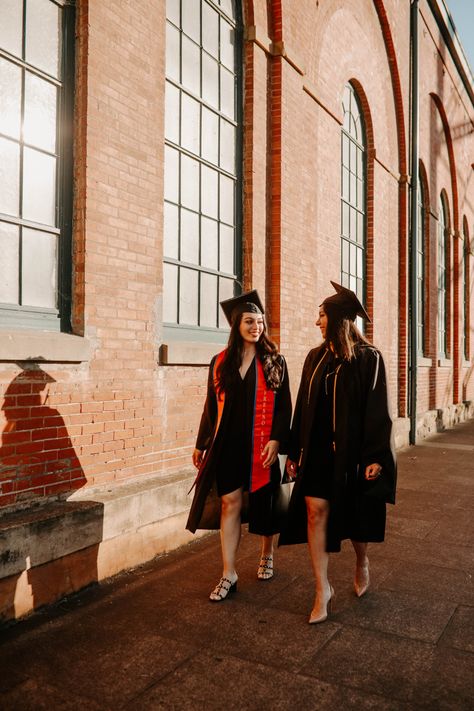 Graduation With Best Friend, Sisters Graduation Pictures, Two People Graduation Pictures, Pre Graduation Photoshoot Ideas, Graduation Friends Photoshoot, Preconvo Photoshoot, Sister Graduation Pictures, Pre Convo Photoshoot Idea, Graduation Photoshoot With Friends