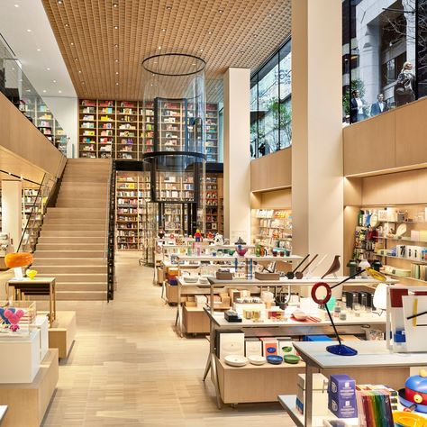 The Best Museum Gift Shops in New York City | Condé Nast Traveler Gift Shop Interiors, Gift Shop Displays, Housewares Store, Museum Gift Shop, Visual Merchandising Displays, Museum Gift, Store Layout, Store Interiors, Gift Shops