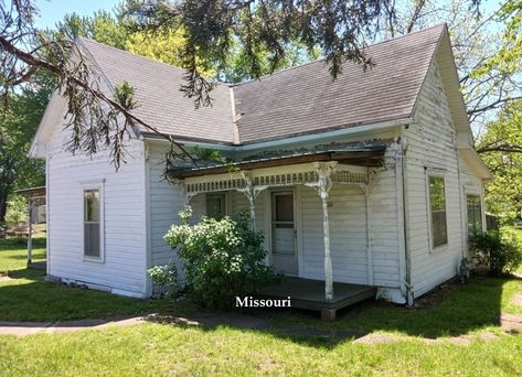 c.1900 Missouri Folk Victorian Time Capsule $50K Folk Victorian Farmhouse Exterior, Folk Victorian Interior, Tiny Victorian House, Victorian Farmhouse Exterior, Victorian Houses For Sale, Folk Victorian House, Folk Victorian Farmhouse, Front Porch Addition, Victorian Style House