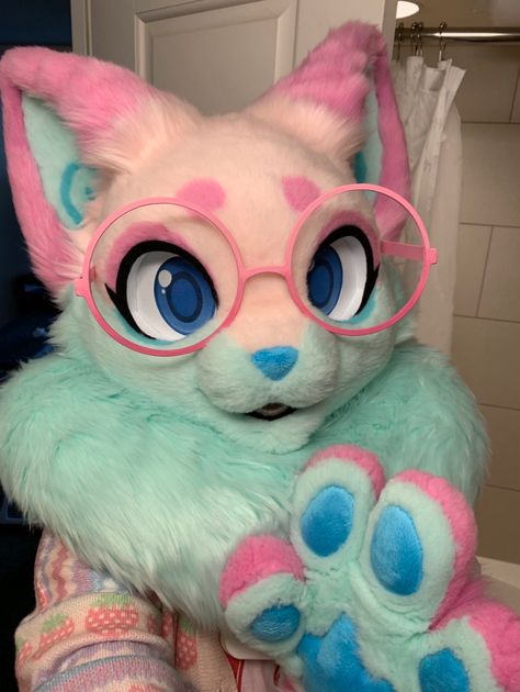 Kawaii Fursuit, Toony Fursuit, Female Fursuit, Unique Fursuits, Cat Fursuit, Rainbow Room Decor, Fursuit Ideas, Fur Suit, Fur Suits