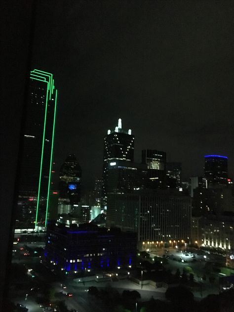 Cool Dallas night view. #fanexpo2017 Downtown Dallas At Night, Dallas Neighborhoods, Fav Aesthetic, Pool At Night, Dallas City, Apartment View, Late Night Drives, Ur Mom, Pretty Pics