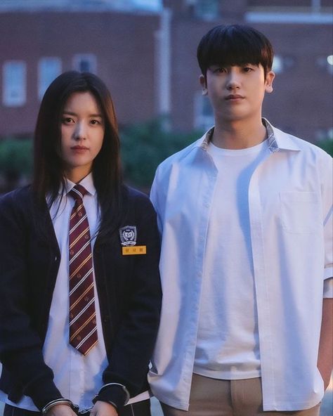 School Kdrama, Korean Couple Photoshoot, Best Kdrama, Korean Drama Movies, All Korean Drama, Movie Couples, Korean Couple, Korean Drama Best, K Drama