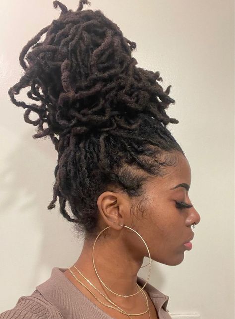 Beautiful Buns, Beautiful Dreadlocks, Short Locs Hairstyles, Natural Hair Beauty, Dreadlock Hairstyles, Hair Crush, Locs Hairstyles, Black Natural Hairstyles, Hair Journey