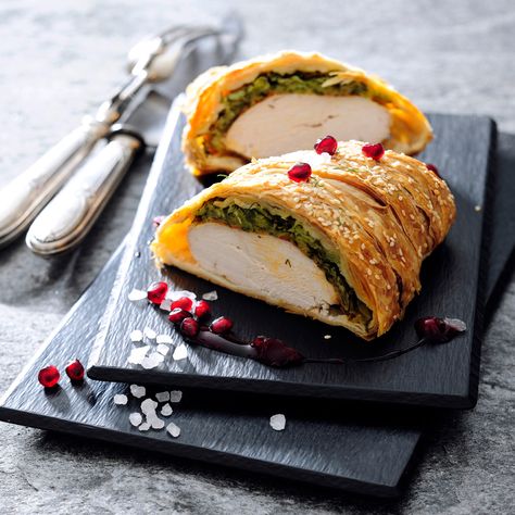 Chicken Wellington: Make a Classic Entree Recipe at Home Chicken Wellington Recipe, Chicken Wellington, Wellington Recipe, Beef Wellington Recipe, Christmas Chicken, Easy Chili, Chili Recipe Easy, Cream Cheese Chicken, Beef Wellington