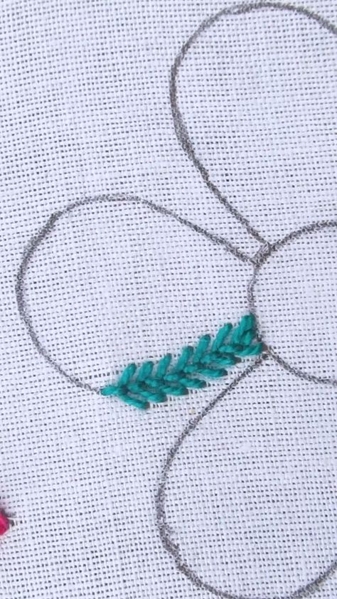 Thread 🧵 Embroidery Embroidery Stitches Tutorial, Sew Easy, Needle Point, Sewing Embroidery, Cc Sims, Needle Lace, Thread Embroidery, Embroidery And Stitching, Quilt Ideas