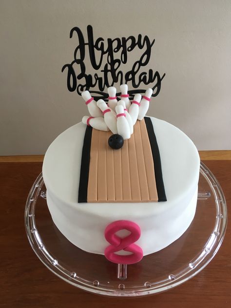 Bowling Party Birthday Cake, Ten Pin Bowling Cake, Bowling Cake Ideas, Bowling Cakes, Taylors Birthday, Bowling Cake, Bowling Birthday Party, Bowling Birthday, Bowling Party