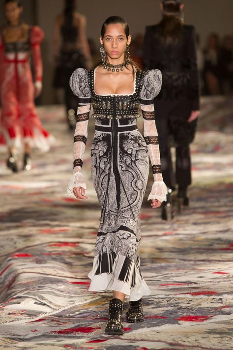 Alexander McQueen spring 2017 | SERIOUSLY--no SERIOUSLY this is beyond Awesome. Words fail me. Medieval Inspired Fashion Runway, Runway Fashion Couture Alexander Mcqueen, Medieval Runway, Medieval Inspired Fashion, Rennaisance Outfits, Alexander Mcqueen Runway, Haute Couture Style, Runway Fashion Couture, Alexander Mcqueen Fashion