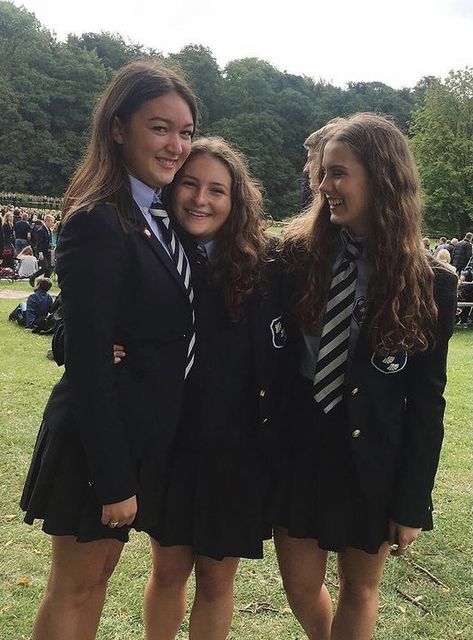 Le Rosey School Uniform, Private School Aesthetic Outfit, American School Uniform, Boarding School Uniforms, Swiss Boarding School, Swiss School, Catholic School Uniforms, Highschool Friends, Swiss Summer