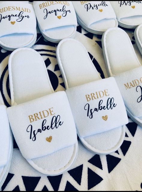 Slipper Wedding Favors, Bridal Party Slippers, Mrs Slippers, Bride Slippers Getting Ready, Personalised Slippers, Bride To Be Slippers, Bridesmaid Slippers, Wedding Planner Checklist, Personalized Slippers