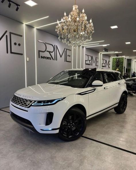 White Range Rover, Range Rover White, Dream Cars Range Rovers, Tmax Yamaha, Range Rover Car, Luxury Cars Range Rover, White Range, Dream Cars Mercedes, Top Luxury Cars