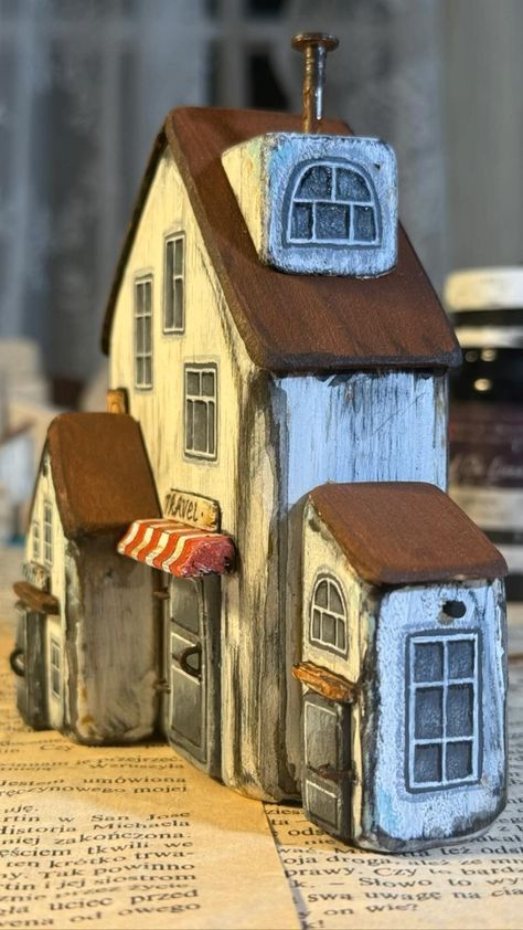 #driftwood #driftwoodart #smallhousedesign #diy #woodenhouse Tre Kunst, Fairy House Crafts, Driftwood Art Diy, Scrap Wood Crafts, Small Wooden House, Driftwood Projects, Pottery Houses, Cardboard House, Scrap Wood Projects