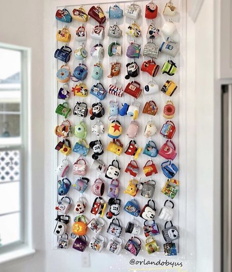 Disney Mugs Display, Disney At Home, Coffee Mug Display, Interior Design Blogs, Mug Storage, Disney Room Decor, Disney Mug, Disney Coffee Mugs, Tema Disney