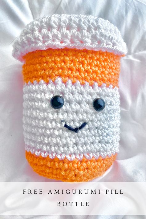 Crochet Pill Bottle Free Pattern, Crochet Band Aid, Crochet Pill Bottle Pattern, Crochet Pharmacy, Medical Crochet Patterns, Crochet Get Well Gifts, Nursing Crochet Ideas, Crochet Pill Pattern, Pharmacy Crochet