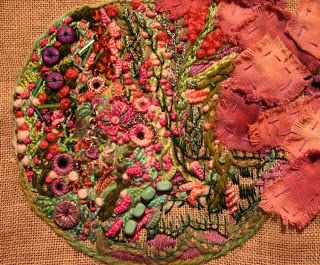 Silk Ribbon Embroidery, Diy Embroidery Crafts, Simpul Makrame, Crazy Patchwork, Pola Sulam, Textile Fiber Art, Embroidery Craft, Art Textile, Embroidery Inspiration