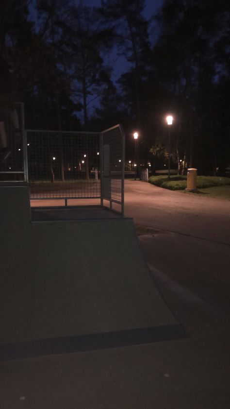 Skate Park At Night Aesthetic, Skateboarding At Night Aesthetic, Skate Night Aesthetic, Skatepark Aesthetic Night, Skatepark At Night, Skate Park Night, Skating At Night Aesthetic, Skate At Night, Skate Park Aesthetic