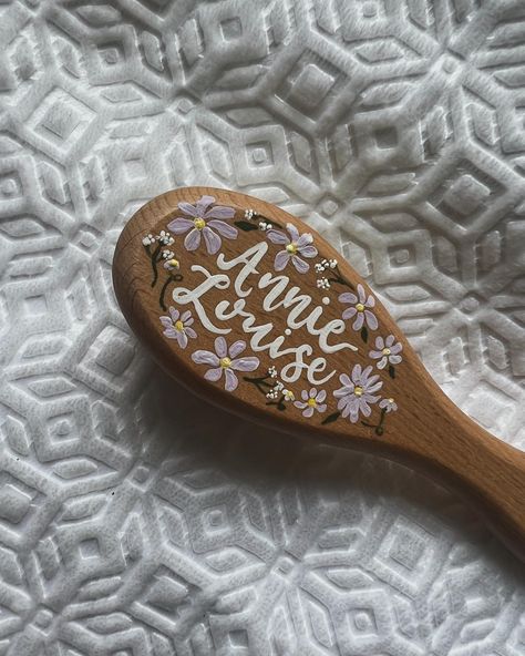 Wooden Hair Brush Painted, Painted Wooden Brush, Painted Hairbrush Diy, Painted Wooden Hair Brush, Custom Hair Brush, Hair Brush Painting, Hairbrush Paint Ideas, Hand Painted Hair Brush, Bridesmaid Gift Ideas Diy