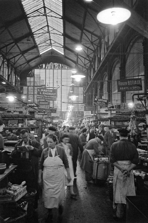 Fresh Food Market, Paris History, Paris Markets, Rare Historical Photos, Pavilion Design, Old Paris, Paris Vintage, French Market, Paris Photo