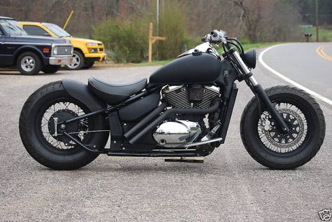 Es una Suzuki Intruder 800 Volusia, sino me equivoco con un estilo Bobber y old style. Suzuki Boulevard C50 Bobber, Suzuki Bobber, Suzuki Intruder 800, Suzuki Volusia, Suzuki Marauder 800, Hd Fatboy, Honda Shadow Bobber, Moto Bobber, Shadow Bobber