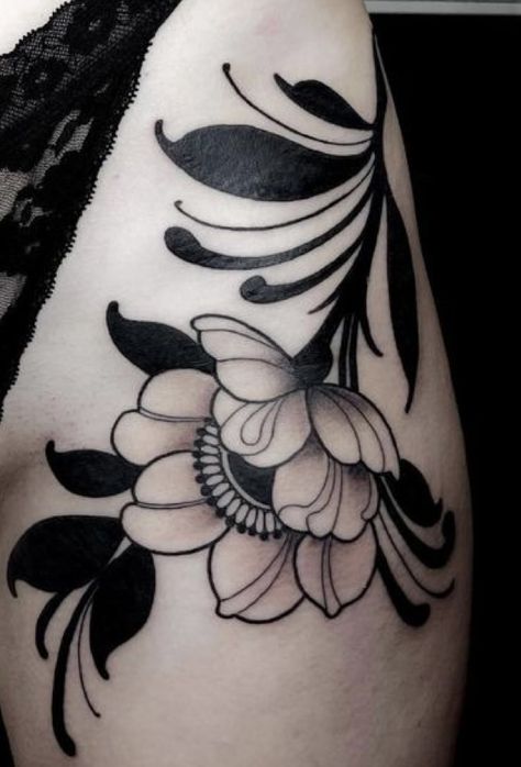 Black Flowers Tattoo, Art Nouveau Tattoo, Nouveau Tattoo, Traditional Tattoo Flowers, Small Ideas, Floral Tattoo Sleeve, Visual Aid, Floral Tattoo Design, Black And White Flowers