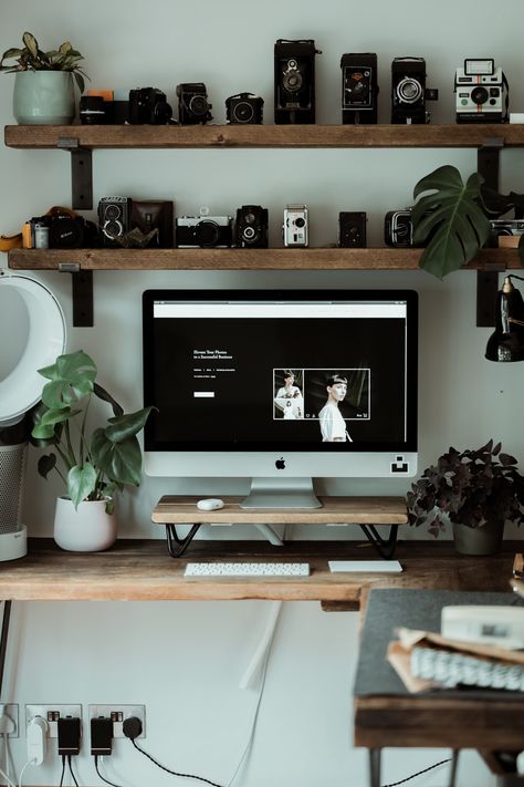 black flat screen tv on brown wooden tv rack photo – Free Screen Image on Unsplash Photographer Office Ideas, Photographer Workspace, Imac Workspace, Photographers Desk, Imac Setup, Imac Desk, Photographers Office, Photography Home Office, Imac Desk Setup