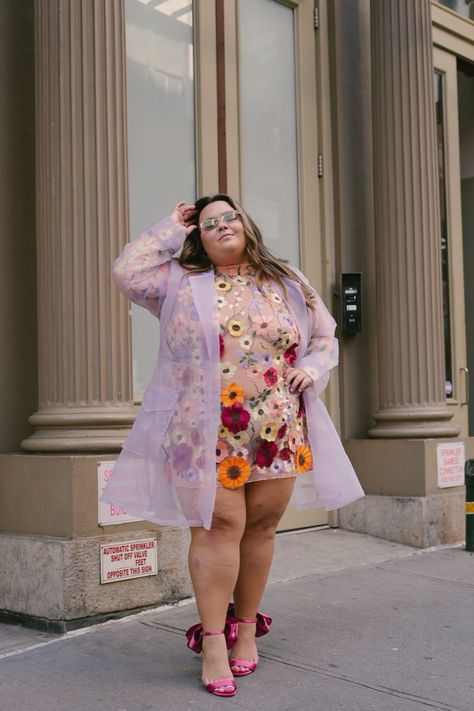 Plus size influencer and fashion blogger Natalie in the City wears a sheer floral dress and sheer lavender mesh trench coat with pink bow heels at New York Fashion Week. Plus size NYFW outfit inspo for spring 2023. Plus Size Lavender Outfits, Plus Size High Tea Outfit, Purple Graduation Outfit, Feminine Outfit Plus Size, Plus Size Blogger, Lover Era Outfits Plus Size, Spring Surrealism, Plus Size Garden Party Outfit, Plus Size Whimsical Style