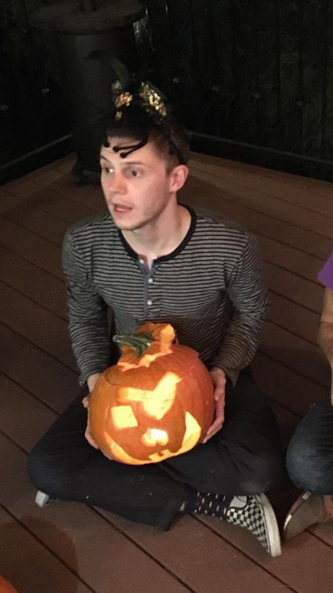 Evan Peters Rare, Evan Peters American Horror Story, Peter Pumpkin, Handsome Model, Evan Thomas, Tate Langdon, Vibe Aesthetic, Halloween House Party, Aesthetic Halloween