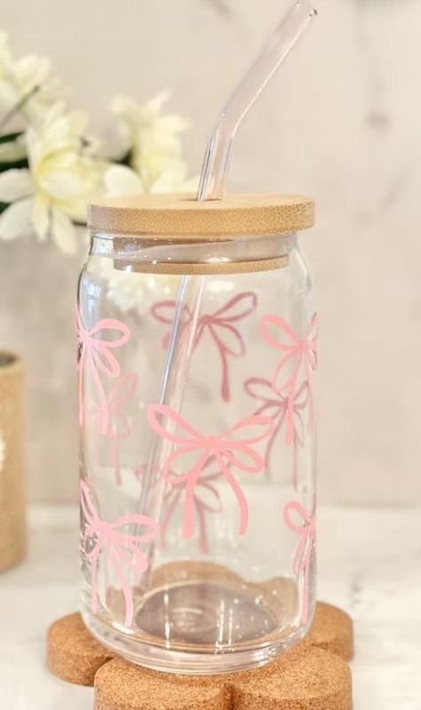 These are super fun. And sooooo adorable!! They are 16oz glass cups that come with a bamboo lid and plastic straw . I now have these in clear, frosted and holographic sparkle cups!  They make amazing gifts! Glass Bottle With Straw, Clear Bottle, Glass Vase Aesthetic, Water Bottle Glass, Pink Drink Bottle, Cute Pink Water Bottle, Cute Cups With Straws, Cute Cup Aesthetic, Glass Cups Aesthetic