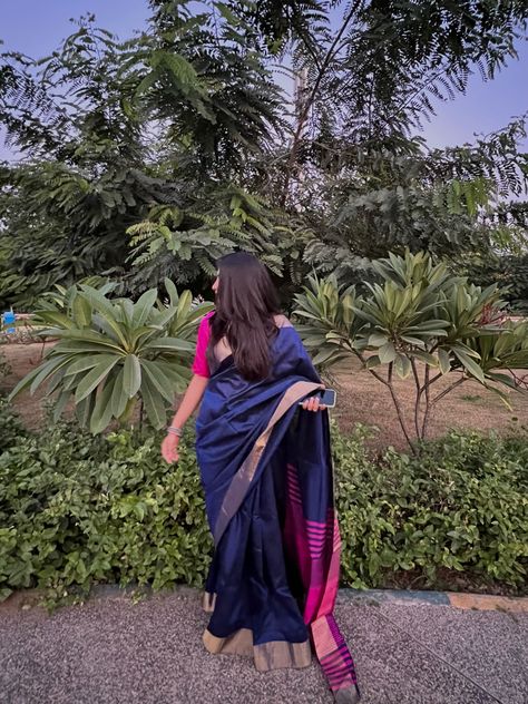 #indianwear #saree #sareelove #indianwear Saree Poses Face Hidden, Saree Face Hide Pic, Saree Asethic Pic, Saree Snap, Traditional Saree Poses, Saree Pics Poses Selfie, Poses In Saree, Women In Saree, Girl In Saree