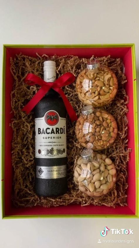 Small Gift Box Ideas For Christmas, What To Give With A Gift Card, New Year Hamper Ideas, Gift Baskets For Him Christmas, Boozy Christmas Gifts, Christmas Gift Boxes Ideas, Easy Diy Holiday Gifts, Tumbler Gift Basket Ideas, Christmas Box Gift Ideas