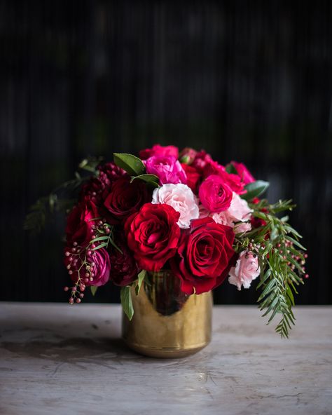 Galentines Party Flowers, Red Flowers Centerpieces, Red And Pink Flower Arrangements, Red Flower Centerpieces, Valentines Floral Arrangements, Red Floral Arrangements, Roses Centerpieces, Red Flower Arrangements, Standard Roses