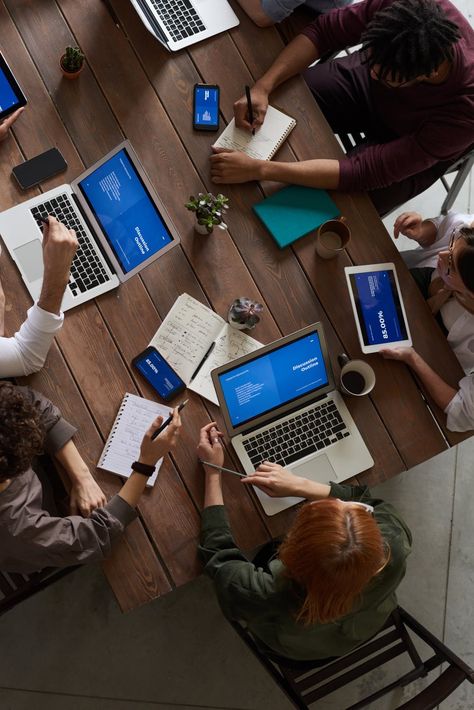 Man Working on a Laptop while Woman Takes Notes · Free Stock Photo Bayern, Retreat Planning, Engagement Strategies, Corporate Retreat, Hawaii Oahu, Business Checks, Employee Engagement, Creative Video, Steve Jobs