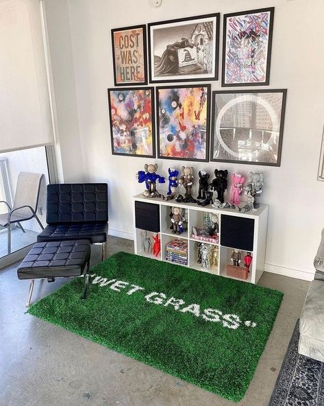 Hypebeast House, Hypebeast Apartment, Sneaker Room, Graffiti Room, Hypebeast Decor, Sneakerhead Room, Girl Apartment Decor, Hypebeast Room, Grass Carpet