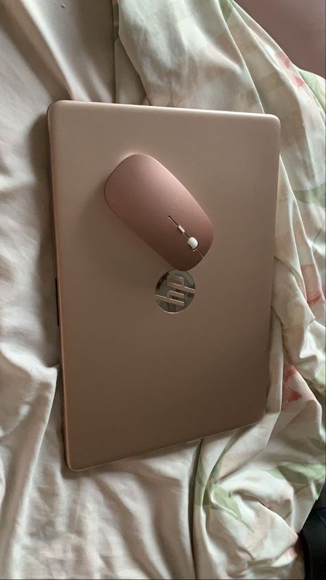 Hp Rose Gold Laptop, Pc Portable Aesthetic, Notebook Vision Board, Hp Computer Aesthetic, Notebook Samsung Aesthetic, Pink Hp Laptop, Laptop Vision Board, Hp Laptop Aesthetic, Laptops Aesthetic