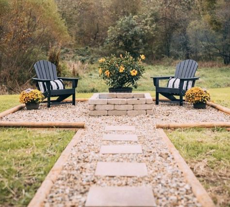 Rocks Around Patio, Rock Patio With Fire Pit, Backyard Firepit Area, Outdoor Fire Pit Area, Outdoor Gardens Landscaping, Outdoor Fire Pit Designs, Fire Pit Landscaping, Gravel Patio, Garden Decoration Ideas