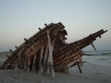 Robinson Crusoe Aesthetic, Matthias Helvar, Ship Wreck, Daniel Defoe, English Novels, Robinson Crusoe, Swan Song, Black Sails, Photographie Inspo