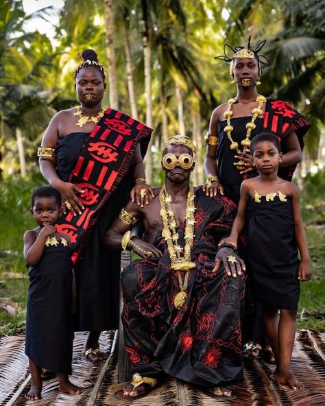 Ivory Coast Africa, Ghana Culture, Ghana Art, African Swimwear, African Mythology, Ghana Fashion, Black Royalty, Ghanaian Fashion, African Inspired Fashion