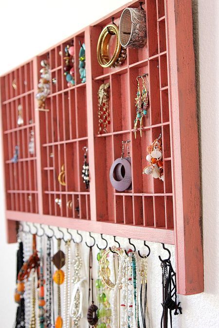 It's about time we start using vertical organization for jewelry instead of horizontal organizers! 20 Insanely Clever Organization & Storage Tricks:  Purchase an old typesetting tray (or if you’re a letterpress nerd like we are, use one of your own) and refinish the wood with a sealer. Hang it on your wall to use as an accessory organizer. (Tonya Staab) Diy Accent Wall, Jewelry Organizer Diy, Loft Design, Jewelry Storage, Jewelry Organizer, Jewelry Display, Jewellery Display, Get Organized, Good Ideas