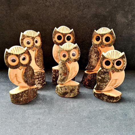 Wooden Owls Diy, Wood Owls Craft Ideas, Sculpture Dremel, 4x4 Wood Owl, Wooden Owls, Owl Whittling, Art Sculpture En Bois, Wood Log Crafts, Tre Kunst