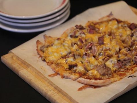 Four Ways to Use Leftover BBQ Pork - Lynn's Kitchen Adventures Bbq Beef Pizza, Leftover Bbq Pork, Cook Once Eat Twice, Oven Bakes, Bbq Beef Ribs, Beef Pizza, Cheese Crust Pizza, Yummy Pizza, Leftover Pizza