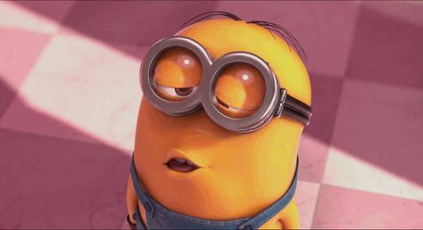 Minion kiss Minion Kiss, Minion Humour, 3 Minions, Despicable Minions, Minion Gif, Minions Love, A Minion, Despicable Me 2, Mexican Humor