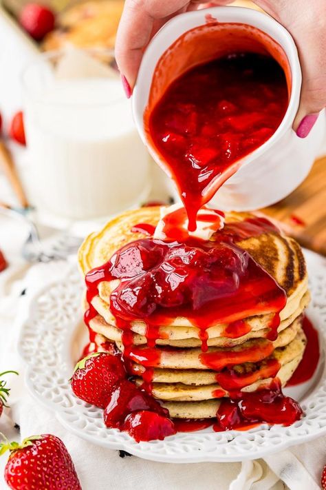 Strawberry Pancake Topping, Strawberry Syrup Recipes, Cheesecake Pancakes, Strawberry Pancakes, Homemade Strawberry Sauce, Whole Wheat Pancakes, Wheat Pancakes, Pancake Toppings, Fruit Sauce