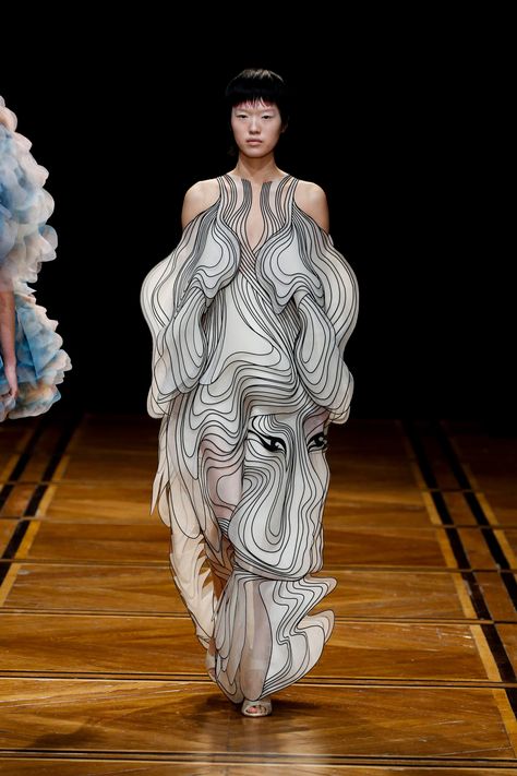 Birds and Faces Emerge From Dizzying Multi-Layered Gowns by Iris Van Herpen | Colossal Modern Avant Garde Fashion, Haute Couture Style, Laser Cut Fabric, Layered Gown, Runway Inspiration, Dunhuang, Planet Design, Cats Cradle, Collection Couture