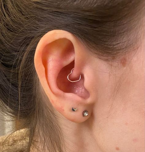 Heart Daith Piercing Jewelry, Heart Shaped Daith Piercing, Daith Piercing Jewelry Heart, Daith Piercing Aesthetic, Ear Piercings Daith, Ear Piercing Daith, Heart Ear Piercing, Heart Daith Piercing, Daith Piercing Migraine