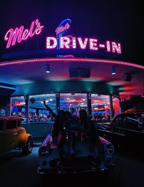 1980s Aesthetic Retro, 80s Summer Aesthetic, Room Aestethic, Phone Update, Teenage Friends, Friends Aesthetics, 80s Aesthetic Wallpaper, 1980s Aesthetic, Diner Aesthetic