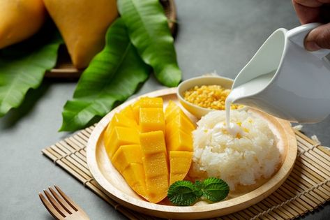 Fresh ripe mango and sticky rice with co... | Free Photo #Freepik #freephoto #mango-fruit #mango #fresh-fruit #fruit Mango Sticky Rice Recipe, Beras Ketan, Thai Mango, Famous Desserts, Resep Salad, Mango Sticky Rice, Coconut Sauce, Thai Dessert, Mango Recipes