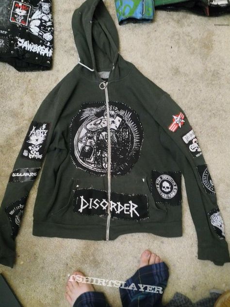 Crust Punk Hoodie, Crust Hoodie, Alt Clothes Diy, Hoodie Patches, Punk Bag, Punk Ideas, Punk Hoodie, Butch Fashion, Battle Jackets