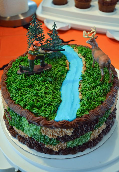 Hunting Birthday Party Ideas - how to make a camouflage birthday cake. Hunting Birthday Party Ideas, Camo Party Decorations, Hunting Birthday Cakes, Deer Hunting Birthday, Hunting Birthday Party, Hunting Cake, Deer Cakes, Camo Birthday, Hunting Birthday